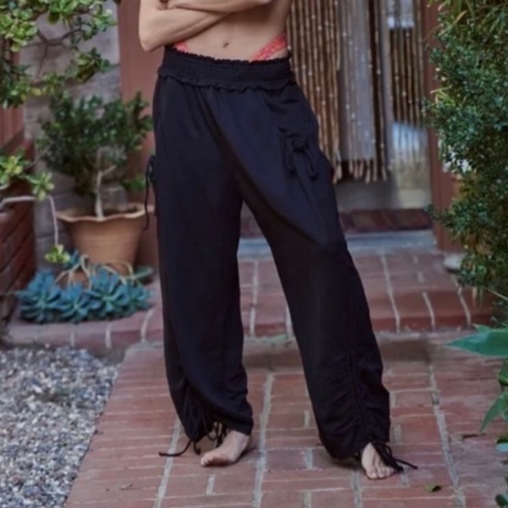 EUC🖤Free People I’m so Fly Pants XS Black Oversized